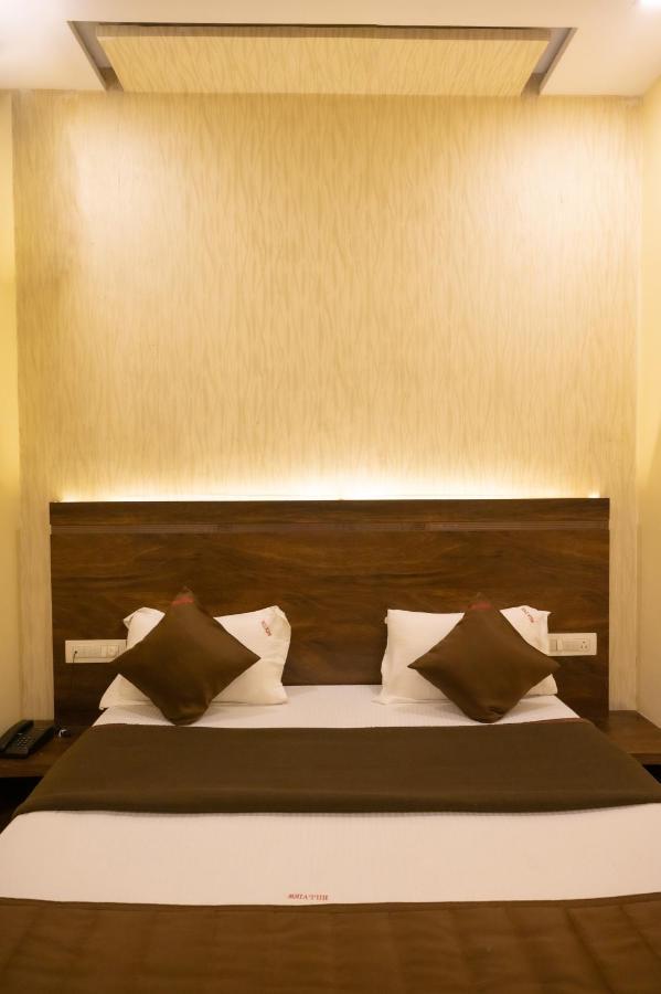 Vijaya Hill View Residency Hotel นาวีมุมไบ ภายนอก รูปภาพ