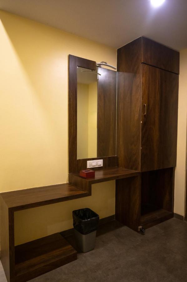 Vijaya Hill View Residency Hotel นาวีมุมไบ ภายนอก รูปภาพ