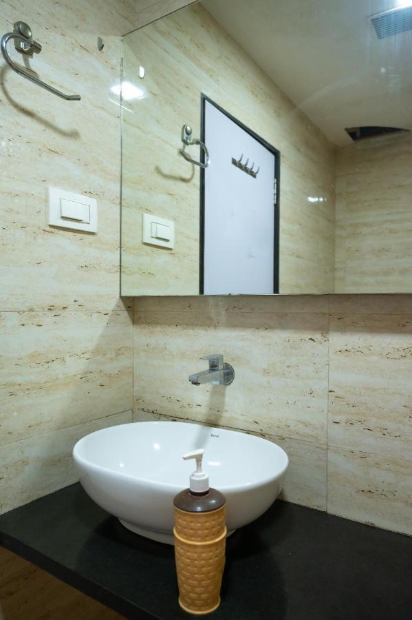 Vijaya Hill View Residency Hotel นาวีมุมไบ ภายนอก รูปภาพ