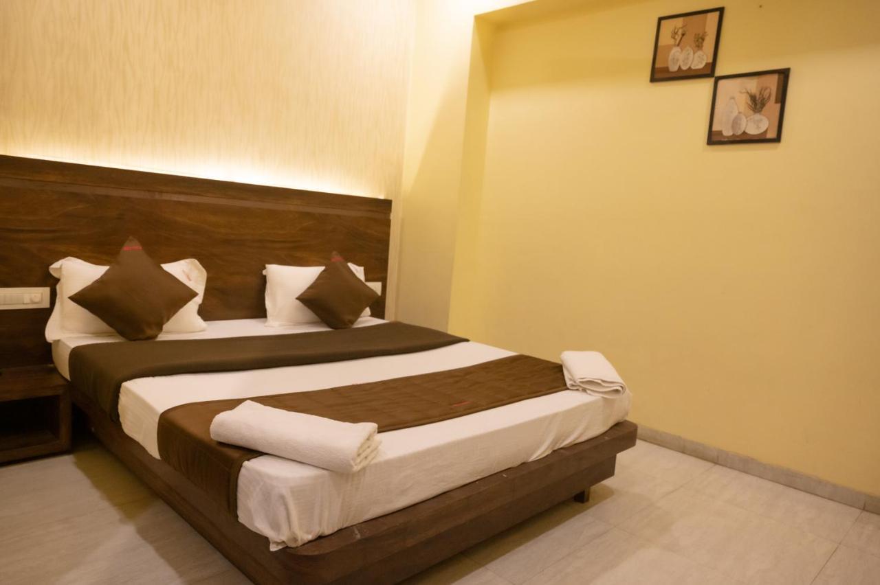 Vijaya Hill View Residency Hotel นาวีมุมไบ ภายนอก รูปภาพ