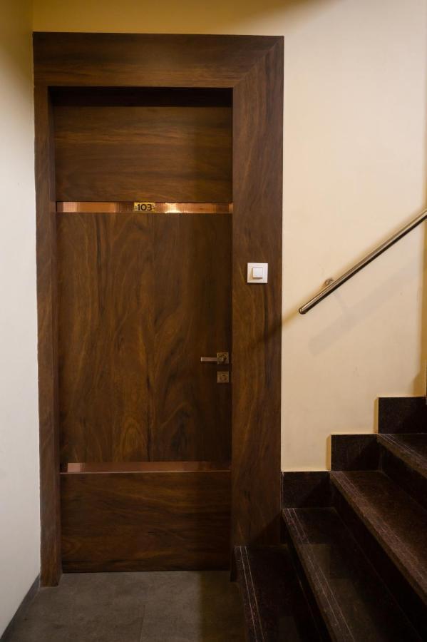 Vijaya Hill View Residency Hotel นาวีมุมไบ ภายนอก รูปภาพ